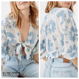 AMERICAN EAGLE Floral Tie-Front Cropped Blouse